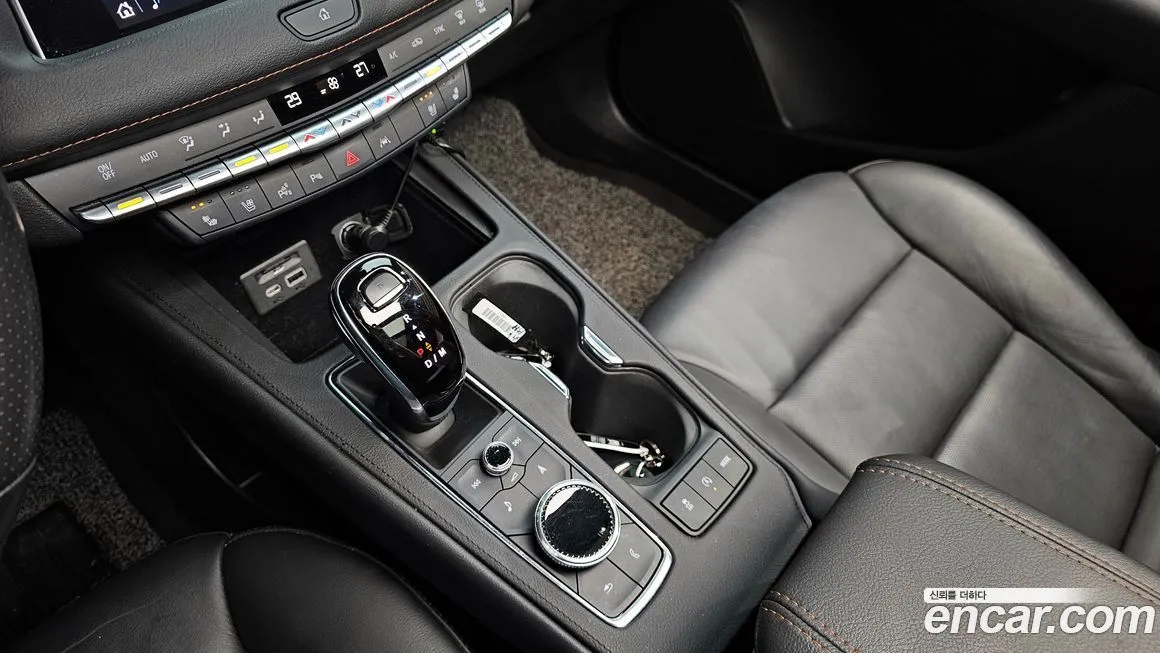 Cadillac XT4 2023 из KR, фото 5