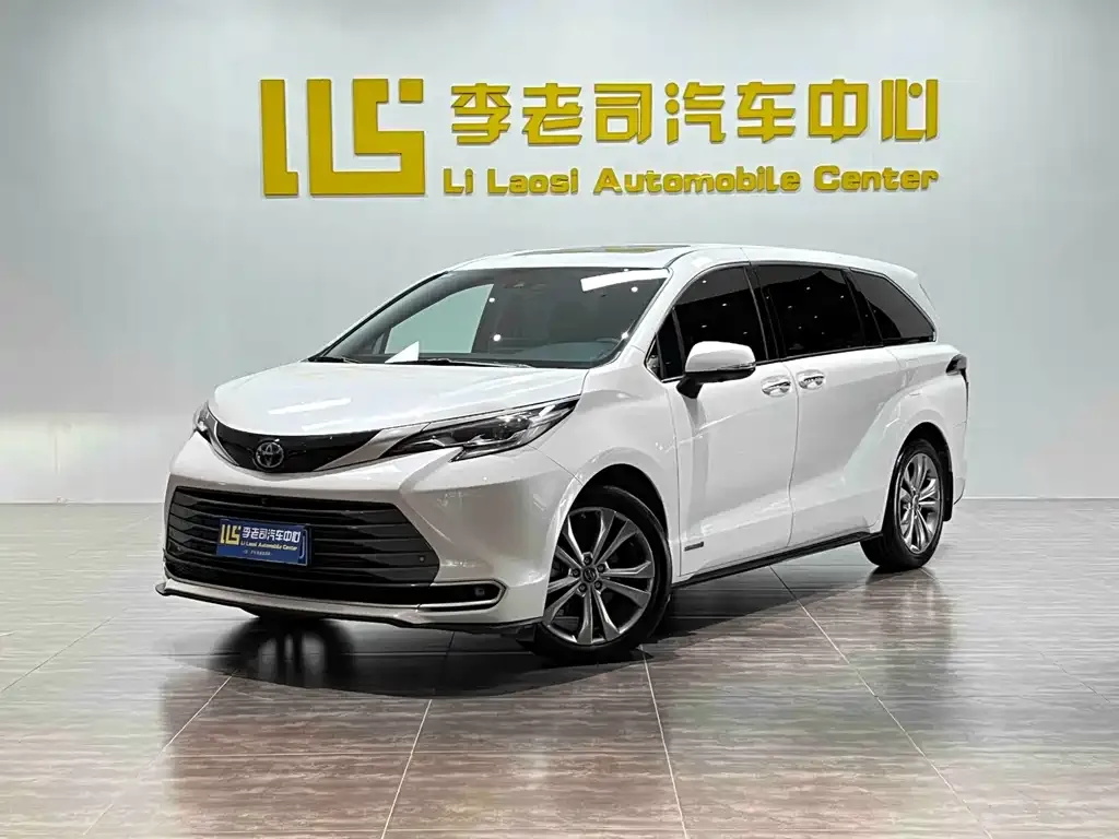 Toyota Sienna — фото 1