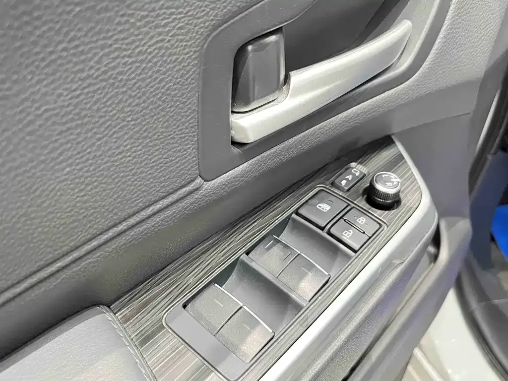 Toyota Sienna — фото 7