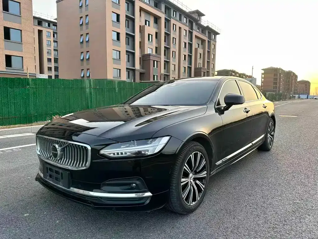 Volvo S90 — фото 1