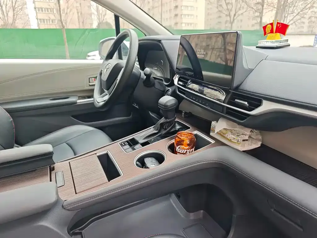 Toyota Sienna 2025 из CN, фото 9