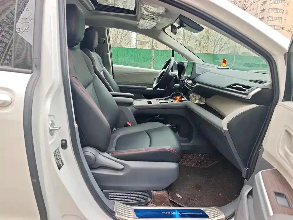 Toyota Sienna 2025 из CN, фото 10