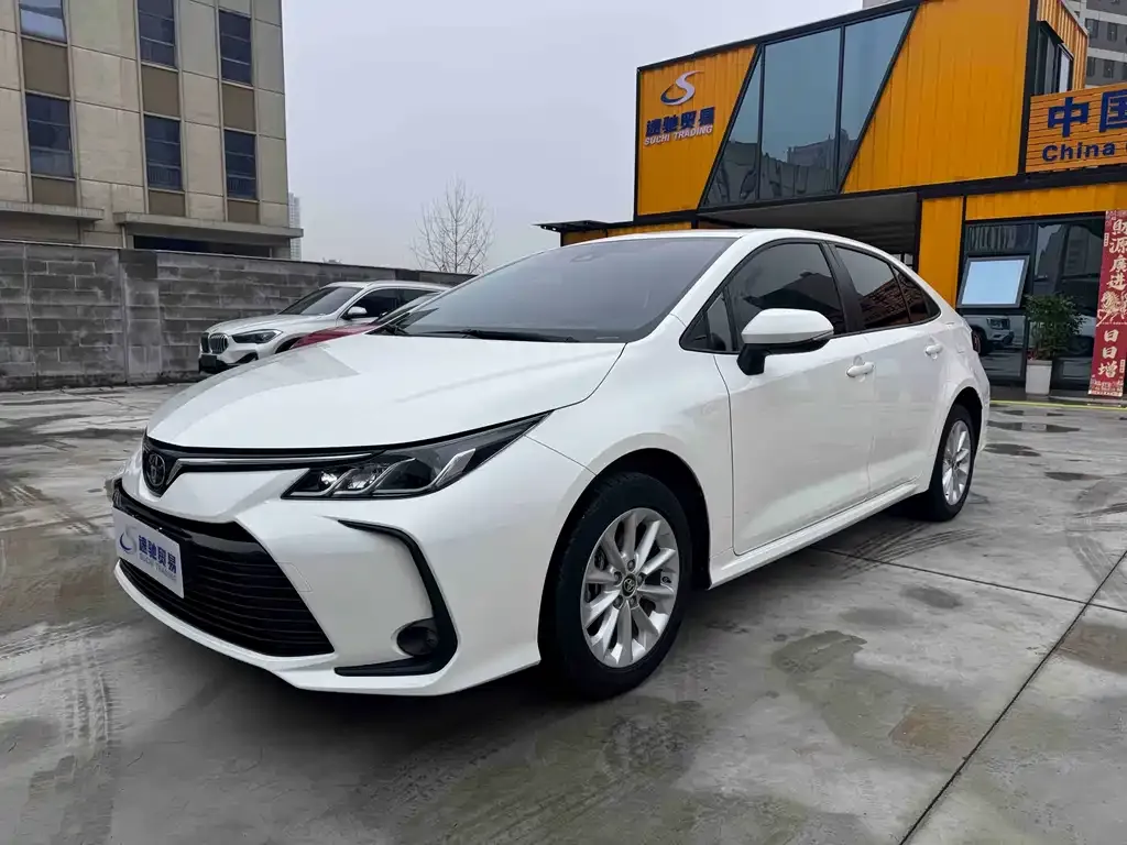 Toyota Corolla — фото 1
