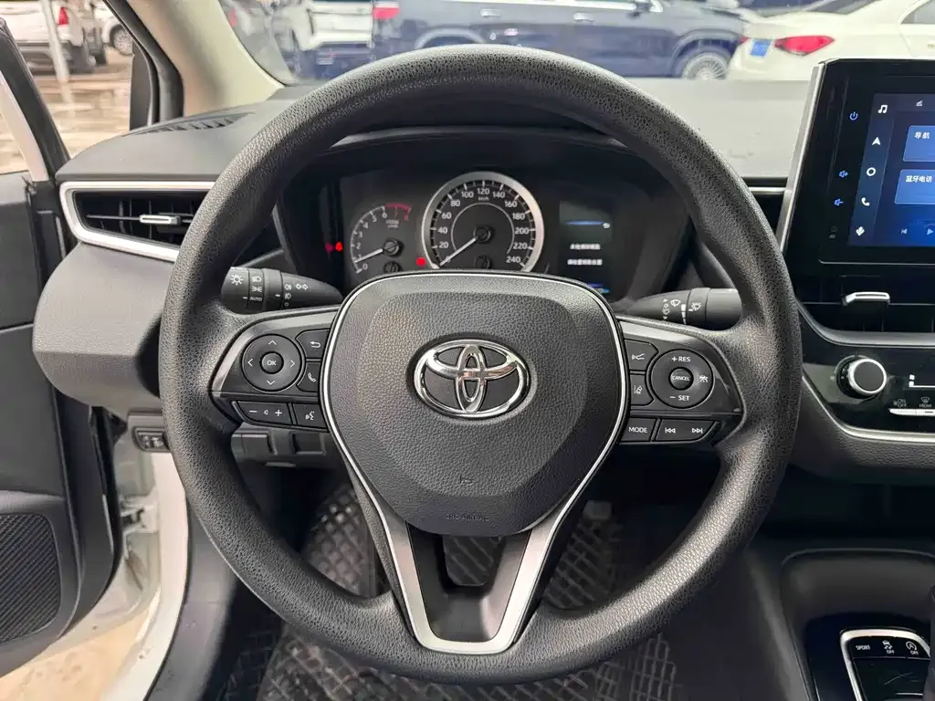 Toyota Corolla — фото 4