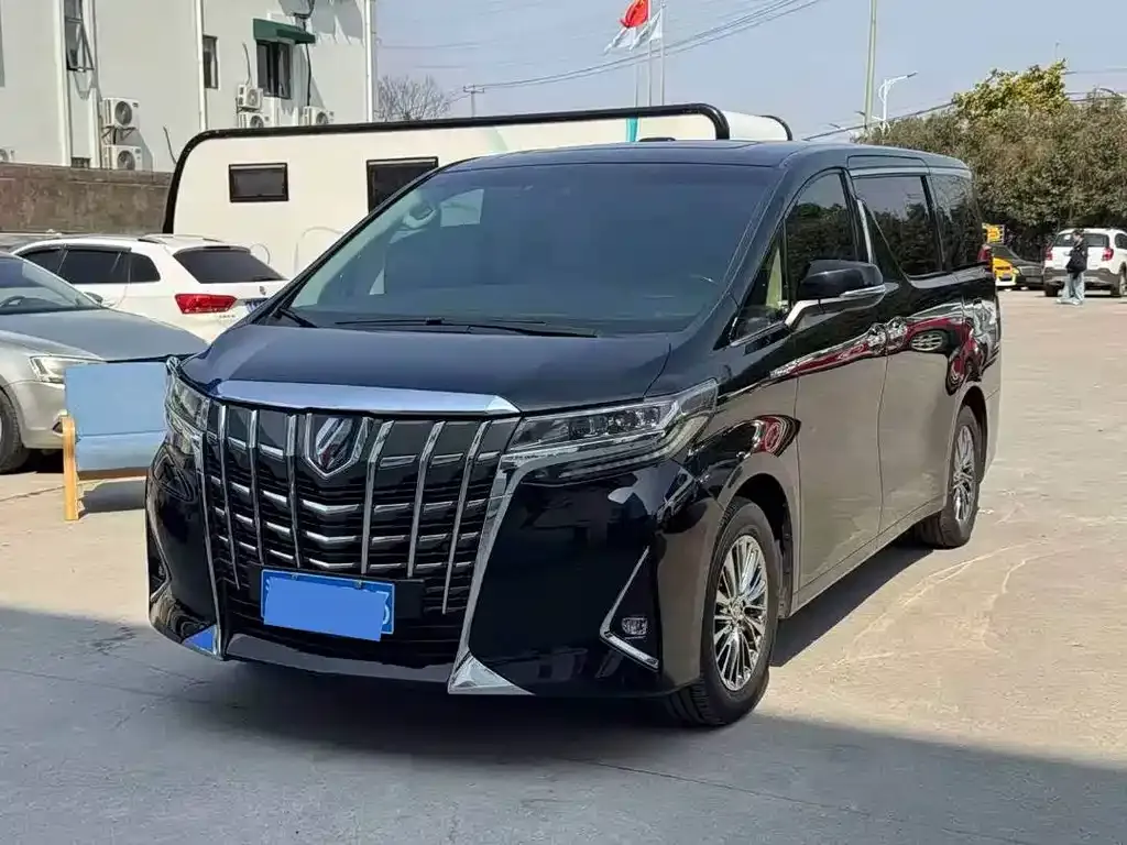 Toyota Alphard 2023 из CN, фото 1