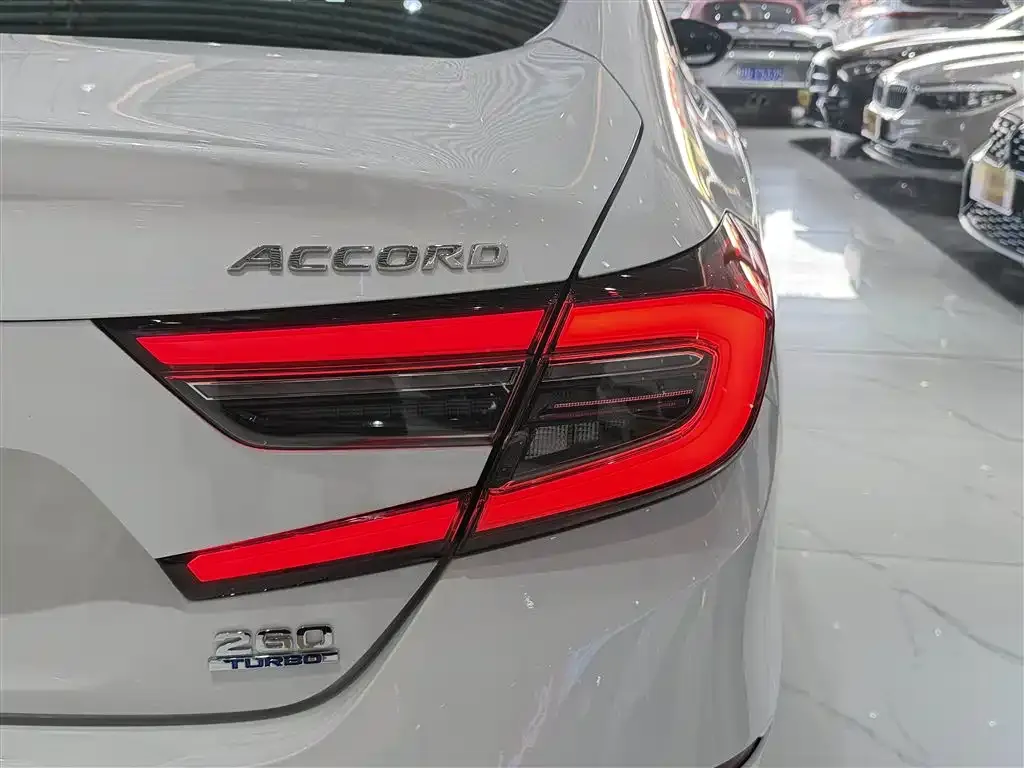 Honda Accord — фото 3