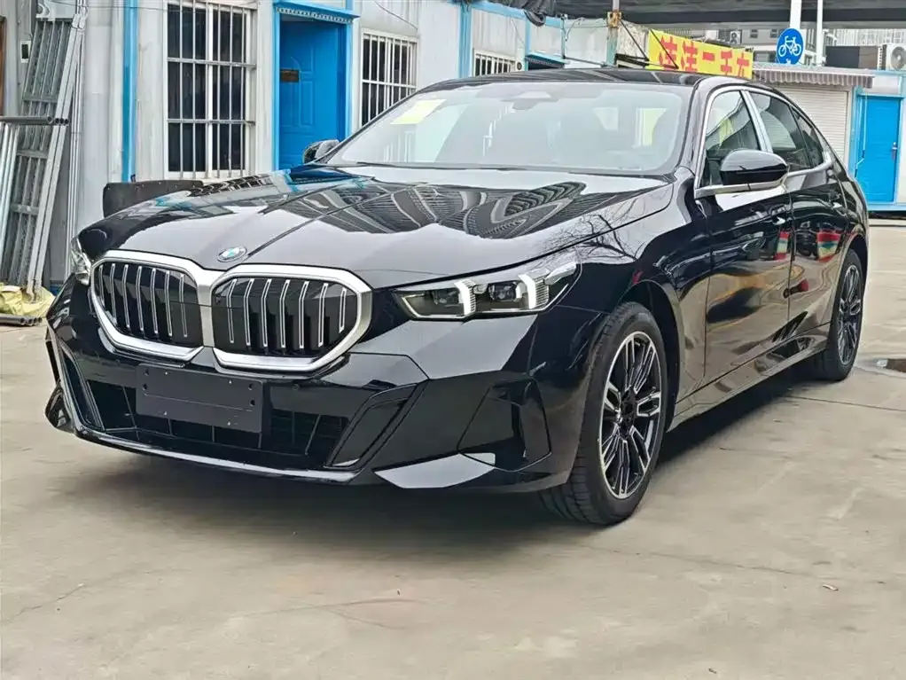 BMW 5 Series — фото 1