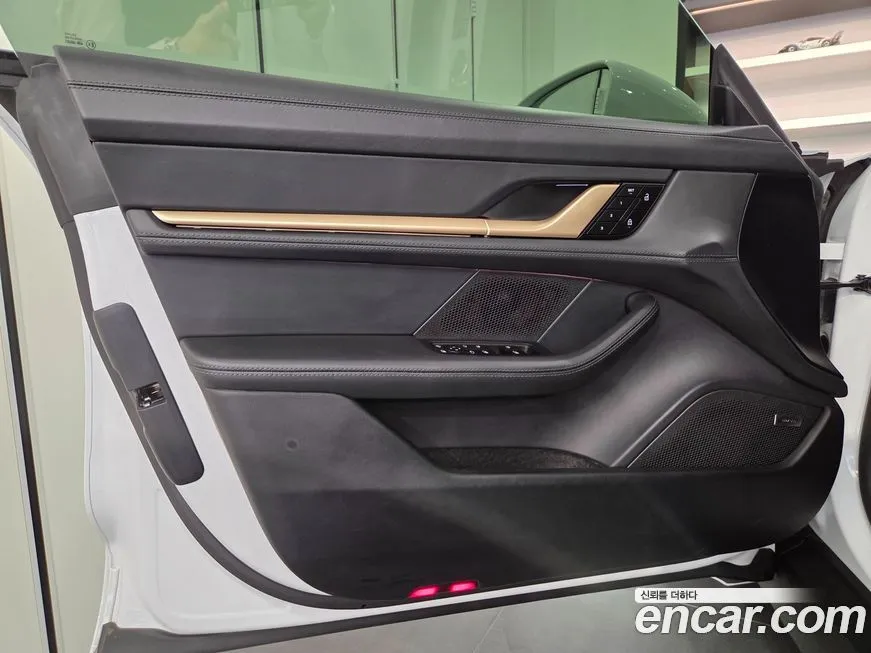 Porsche Taycan 2025 из KR, фото 10