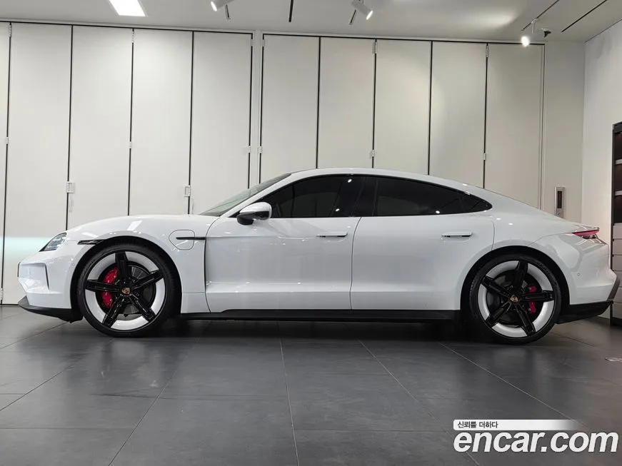 Porsche Taycan 2025 из KR, фото 7