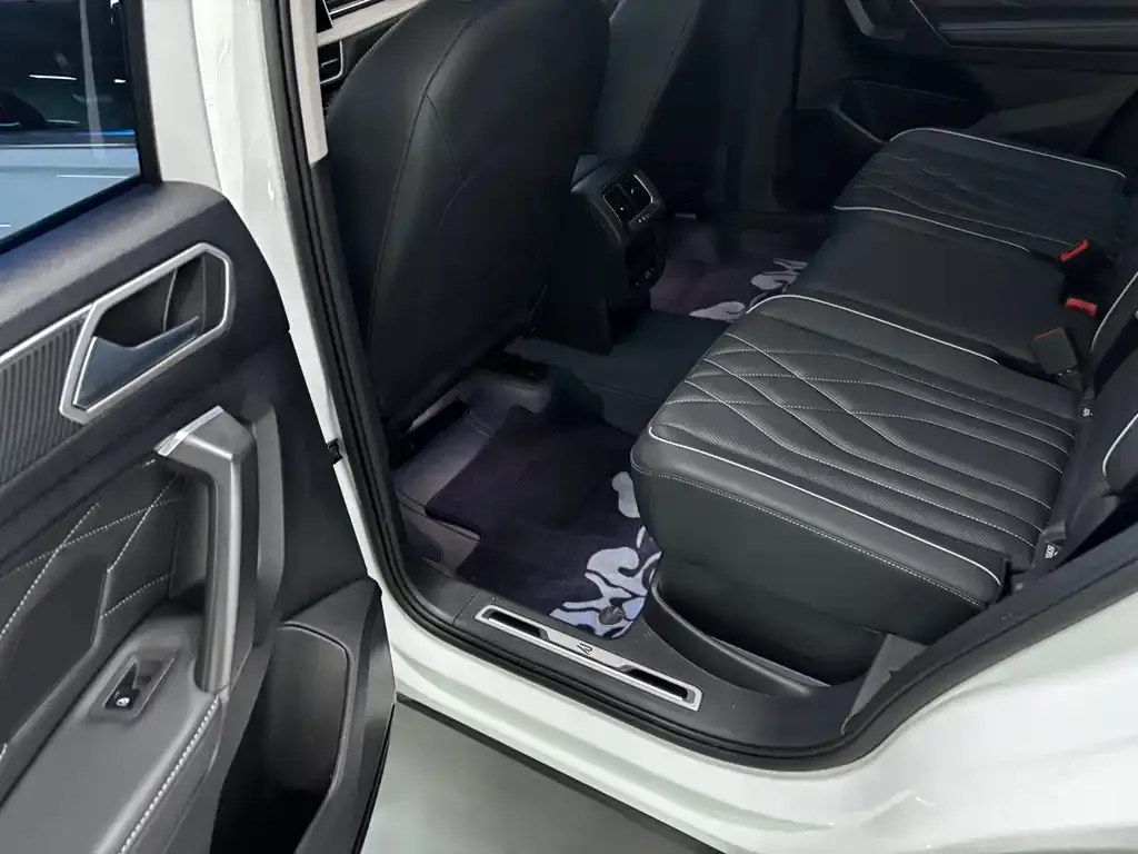 Volkswagen Tiguan L 2024 из CN, фото 8