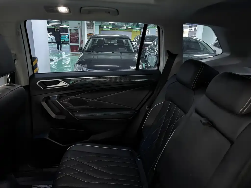 Volkswagen Tiguan L 2024 из CN, фото 3