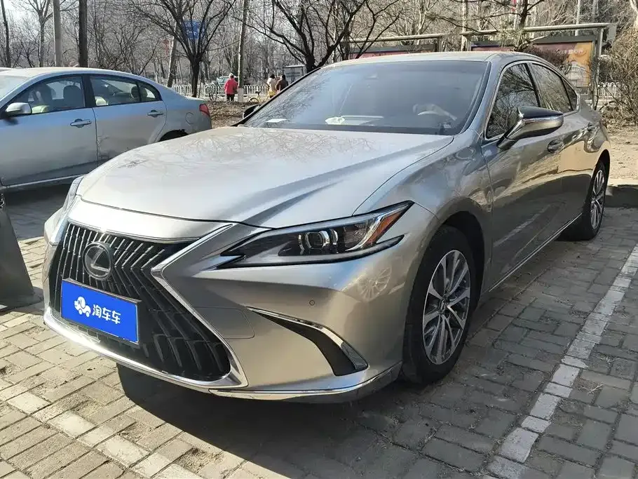 Lexus ES — фото 1