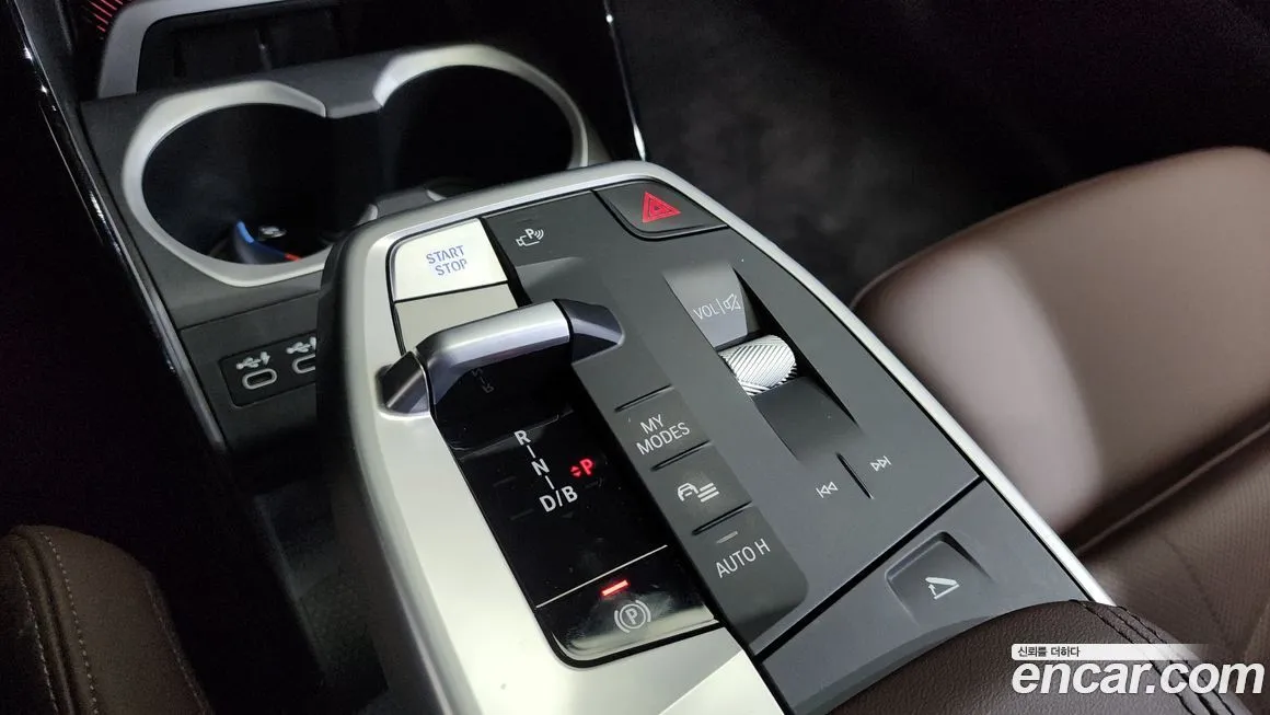 BMW iX1 2024 из KR, фото 3
