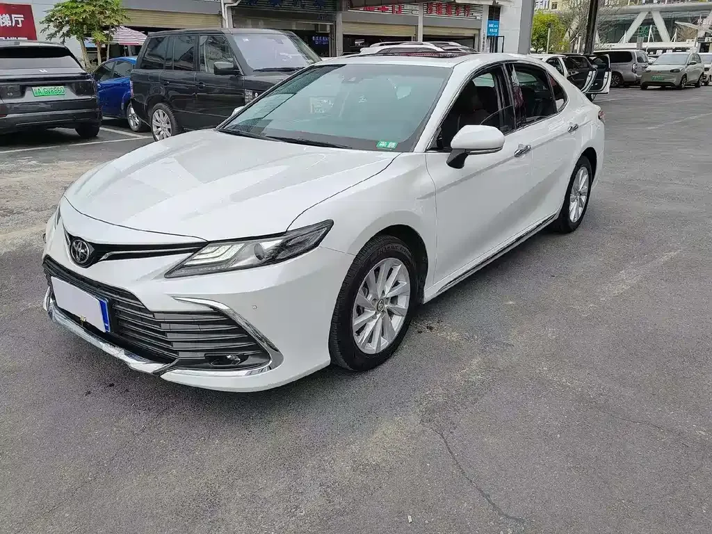 Toyota Camry — фото 10