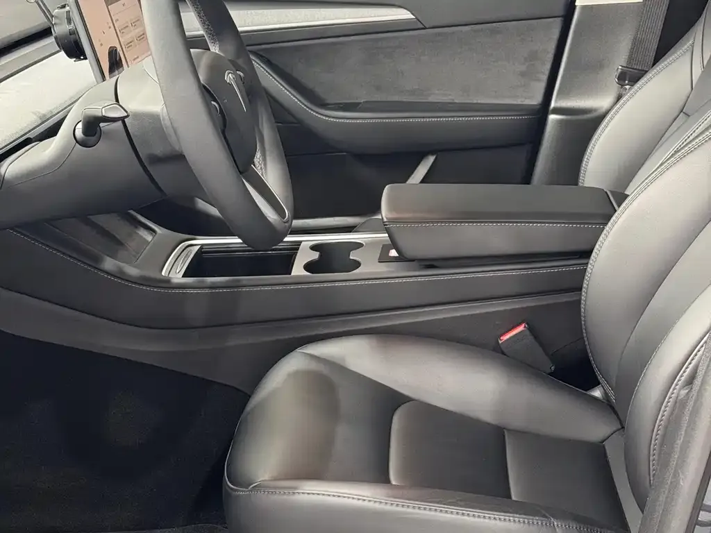 Tesla Model Y 2024 из CN, фото 5
