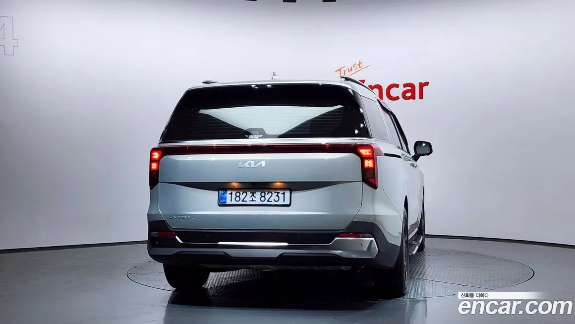 Kia Carnival — фото 10