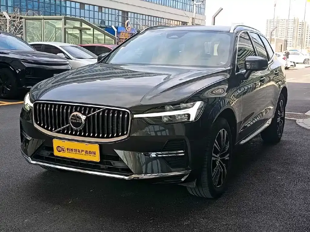 Volvo XC60 — фото 1