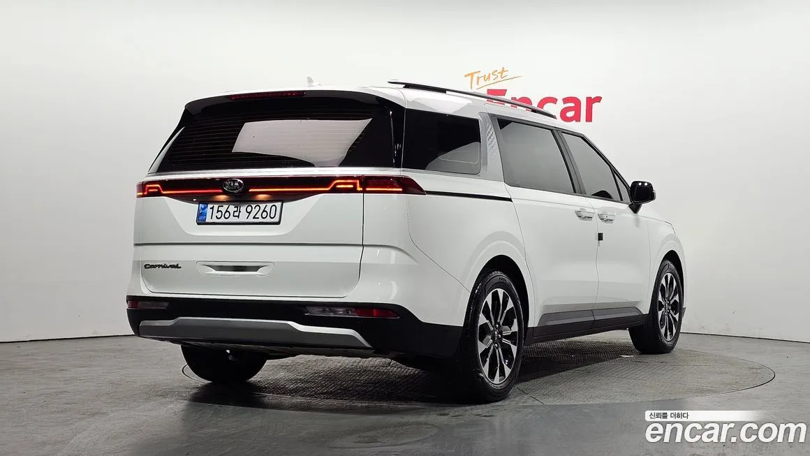 Kia Carnival — фото 4