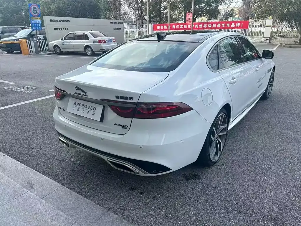 Jaguar XFL — фото 10