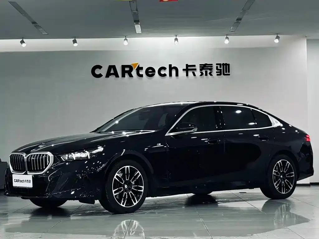 BMW 5 Series — фото 1