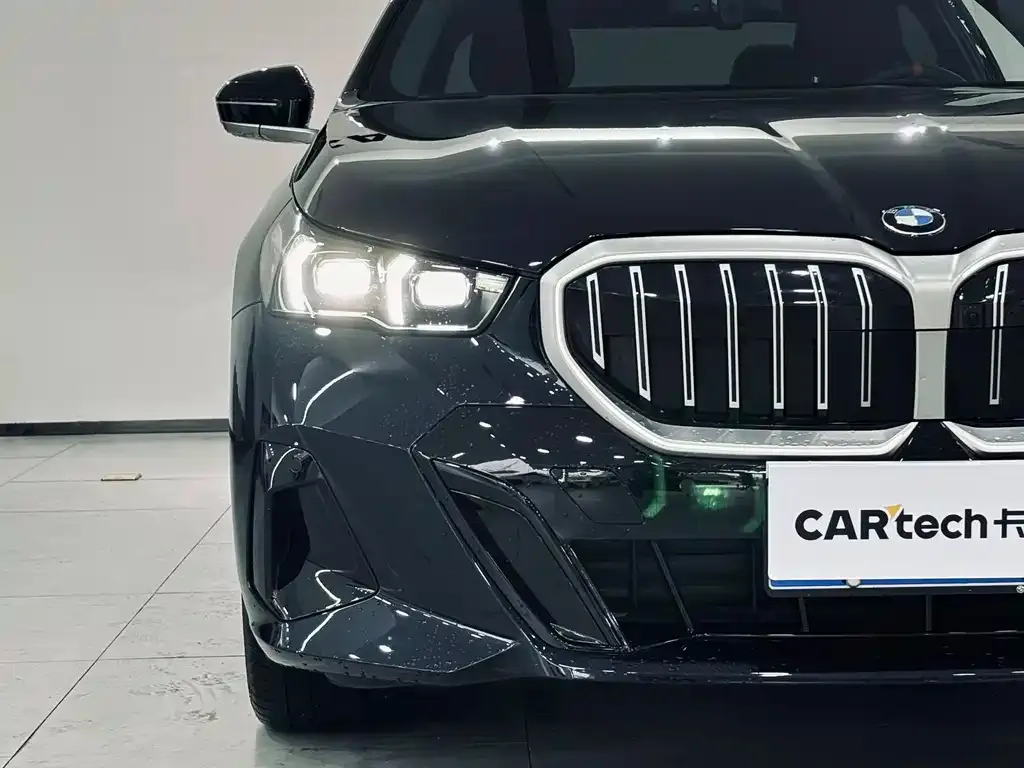 BMW 5 Series — фото 10