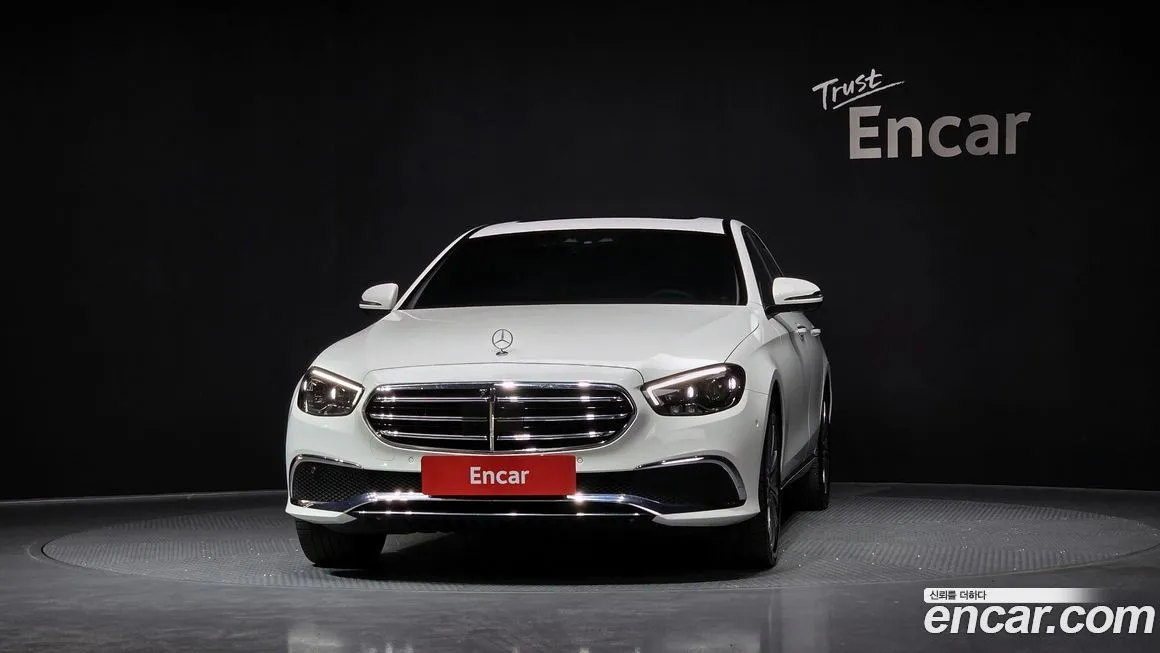 Mercedes-Benz E-Class — фото 9