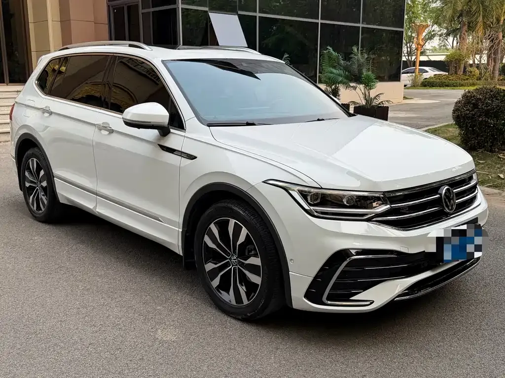 Volkswagen Tiguan L — фото 6