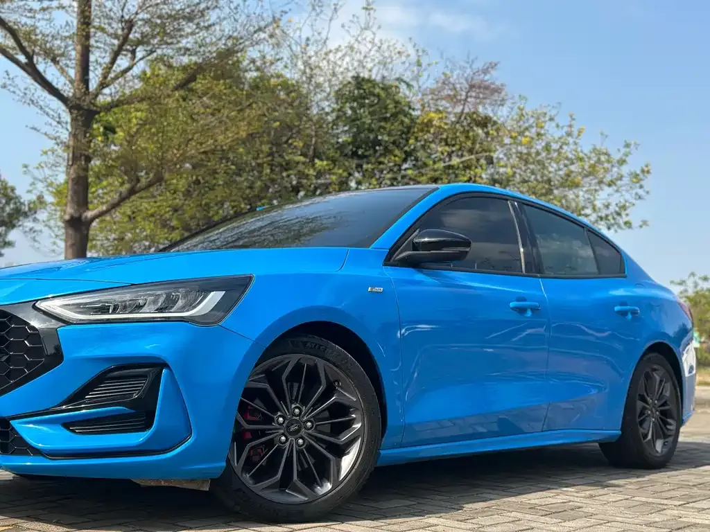 Ford Focus 2023 из CN, фото 7