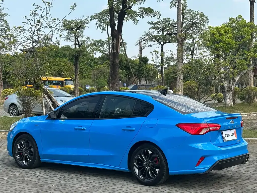 Ford Focus 2023 из CN, фото 10