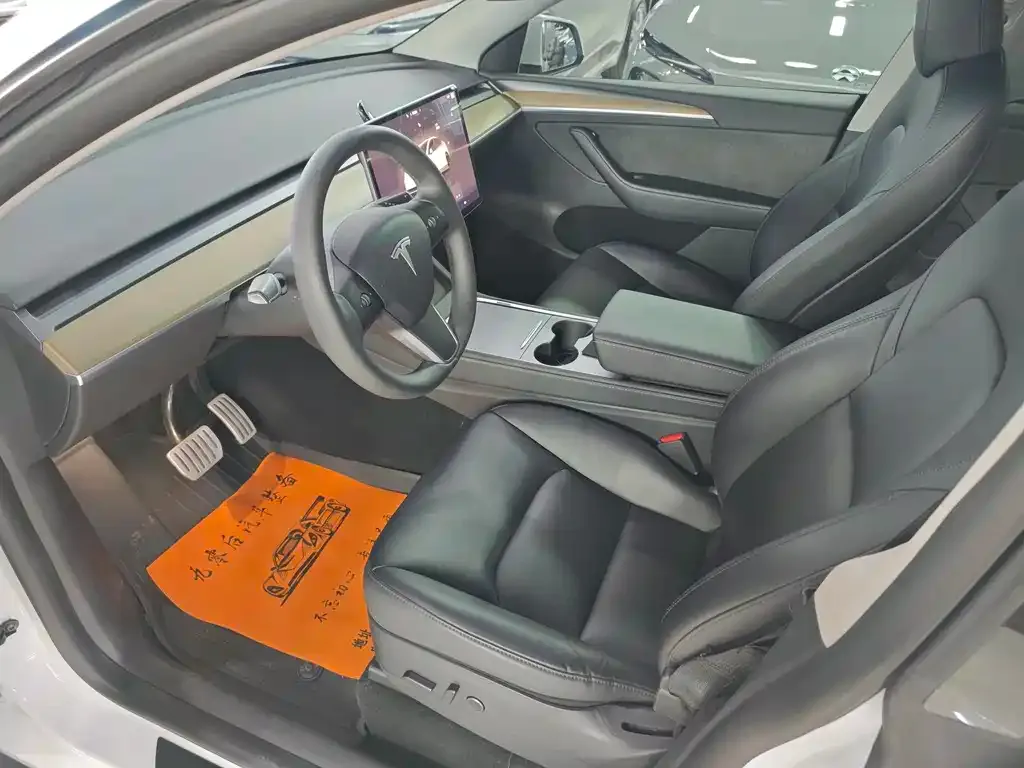 Tesla Model Y — фото 5