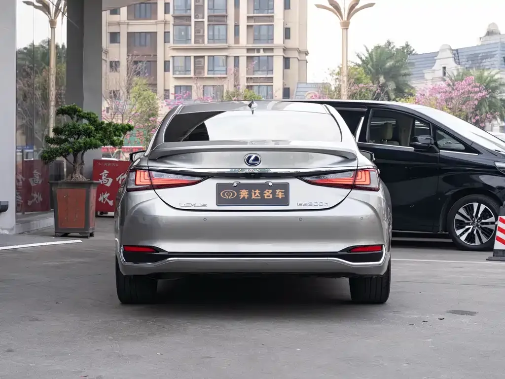 Lexus ES — фото 6
