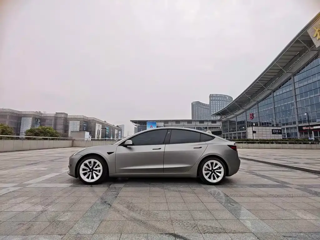 Tesla Model 3 — фото 10