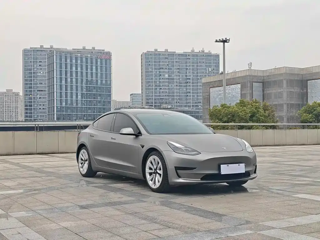 Tesla Model 3 — фото 3