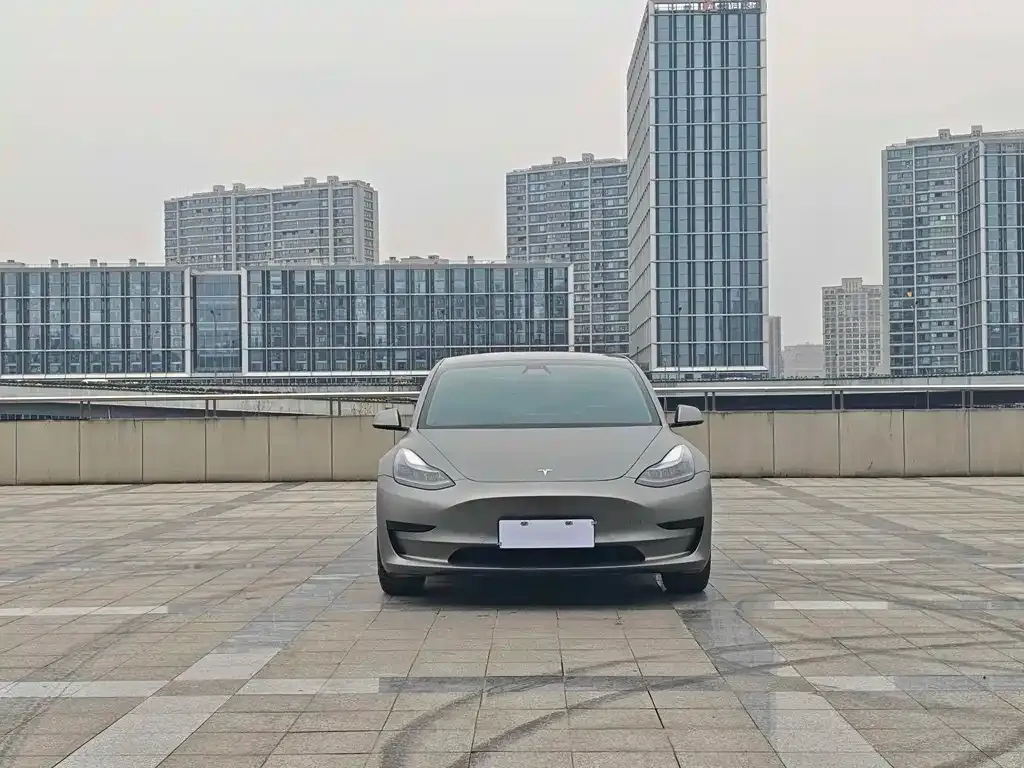 Tesla Model 3 — фото 9