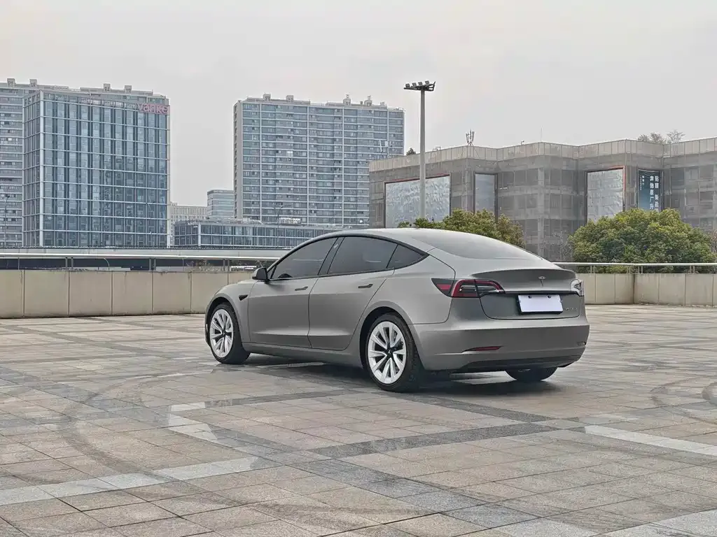 Tesla Model 3 — фото 4