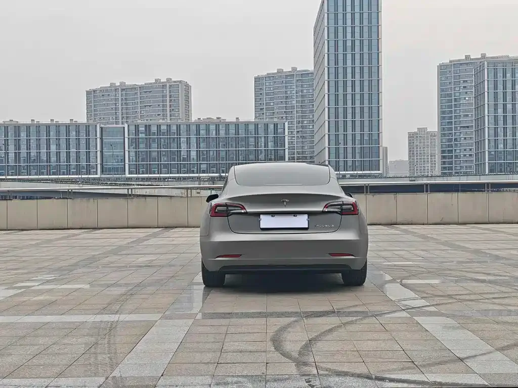 Tesla Model 3 — фото 8