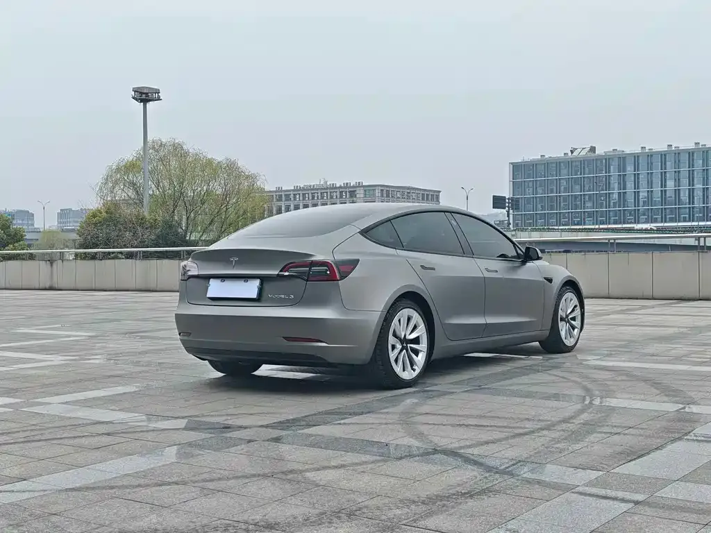 Tesla Model 3 — фото 5
