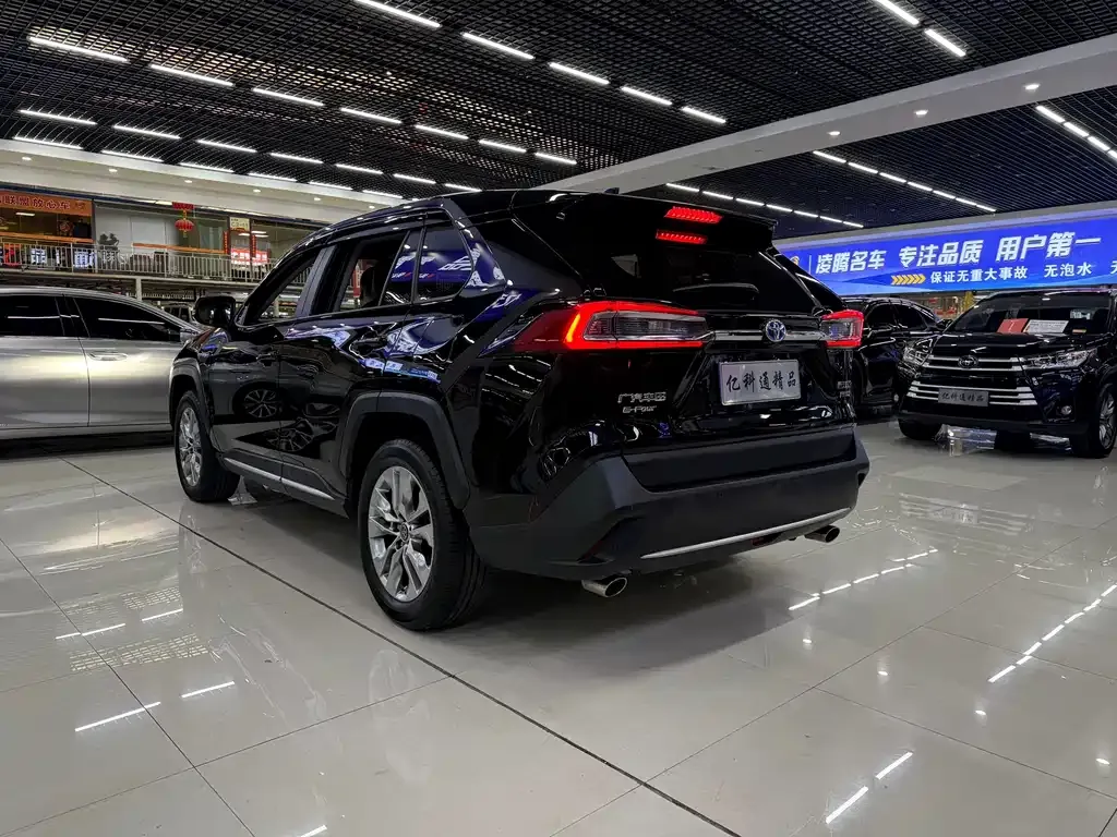 Toyota Wildlander 2021 из CN, фото 3