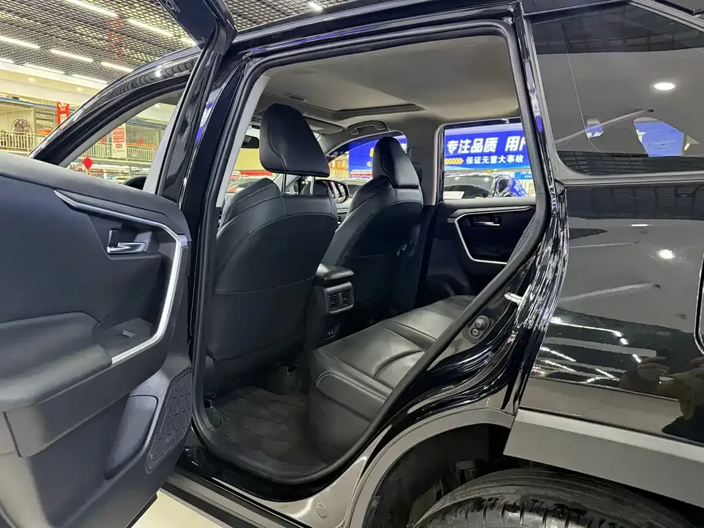 Toyota Wildlander 2021 из CN, фото 2