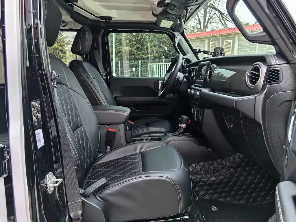 Jeep Wrangler 2023 из CN, фото 9