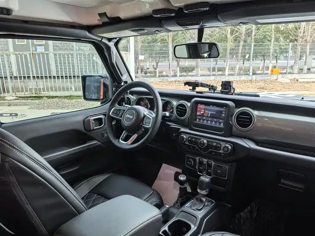 Jeep Wrangler 2023 из CN, фото 7