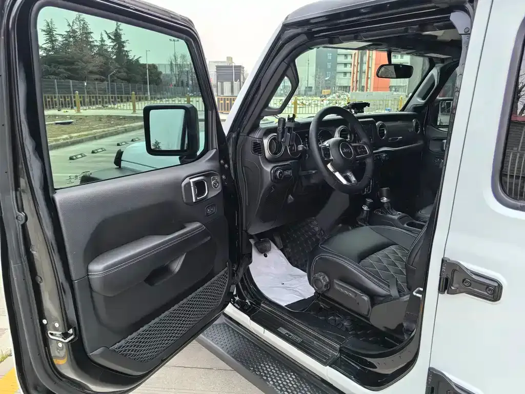 Jeep Wrangler 2023 из CN, фото 6