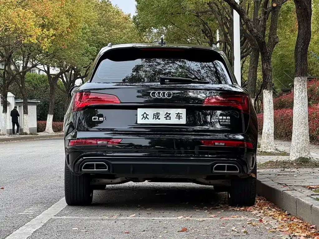 Audi Q5L — фото 3