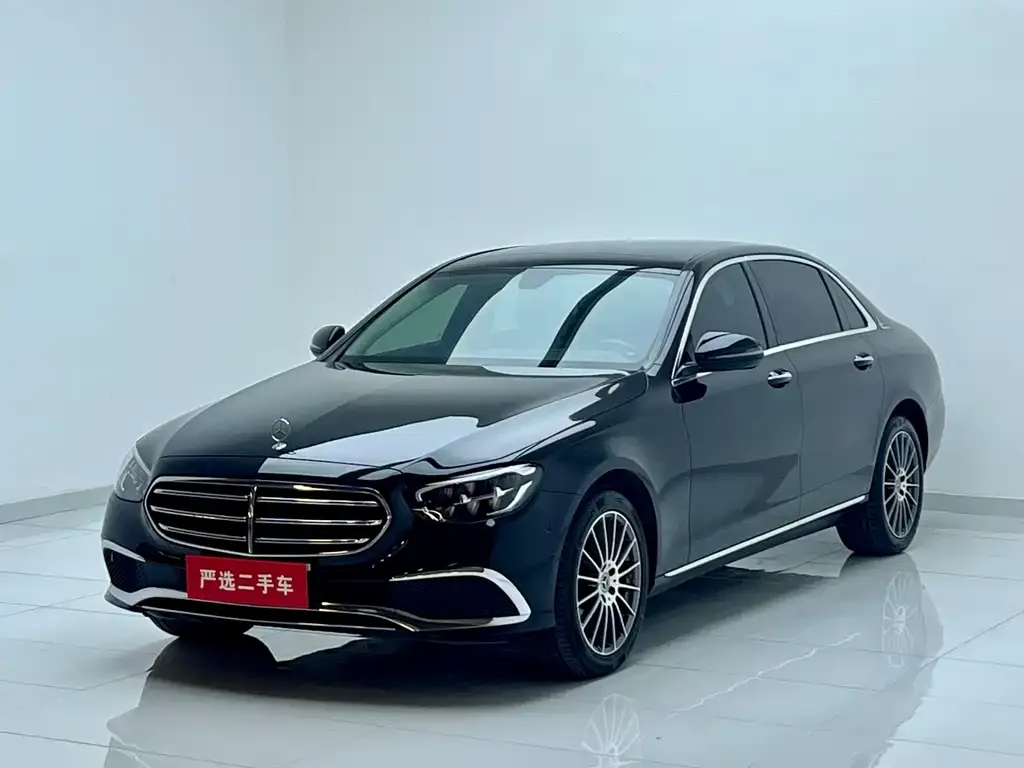 Mercedes-Benz E-Class — фото 1