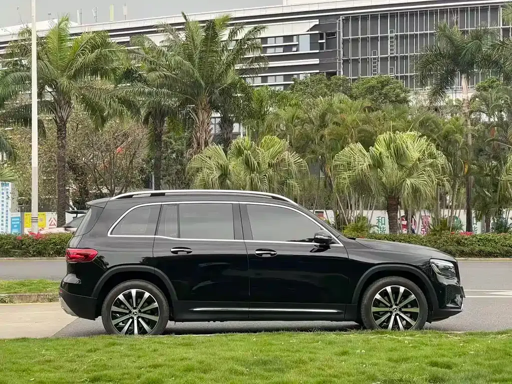 Mercedes-Benz GLB — фото 10