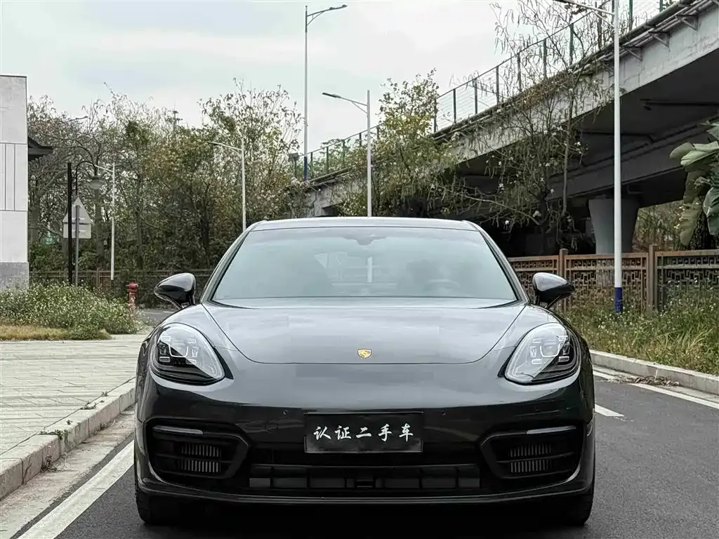Porsche Panamera — фото 1
