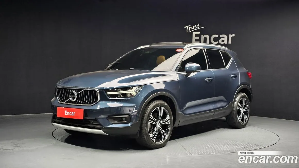 Volvo XC40 — фото 1