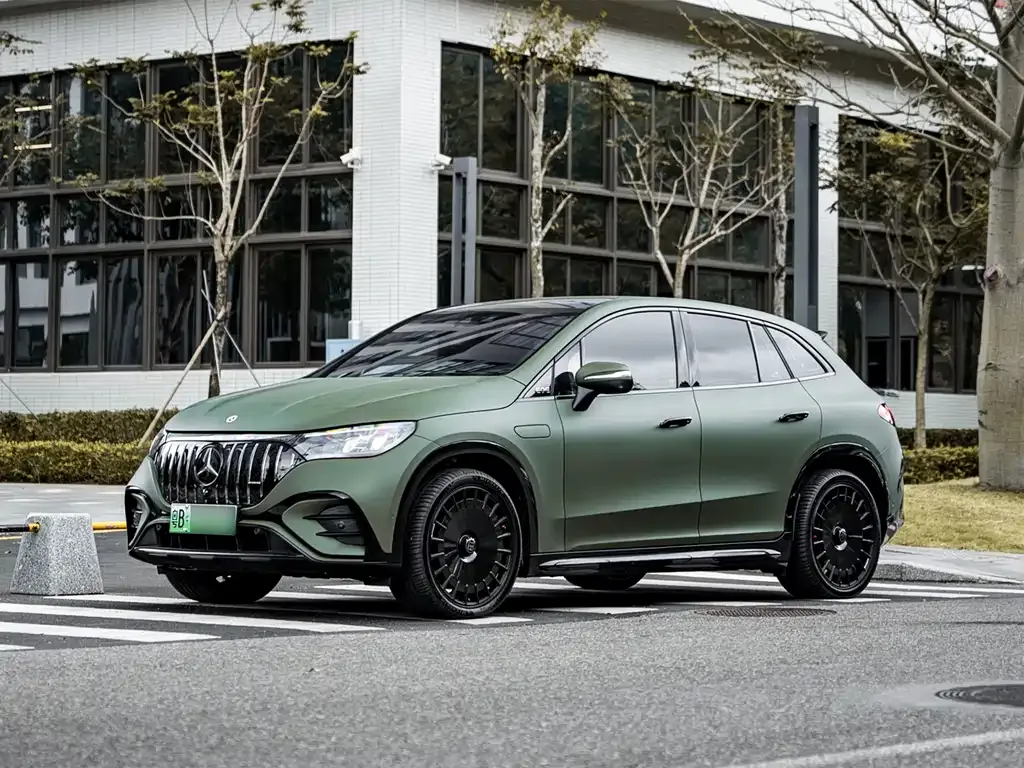 Mercedes-Benz EQE SUV — фото 1
