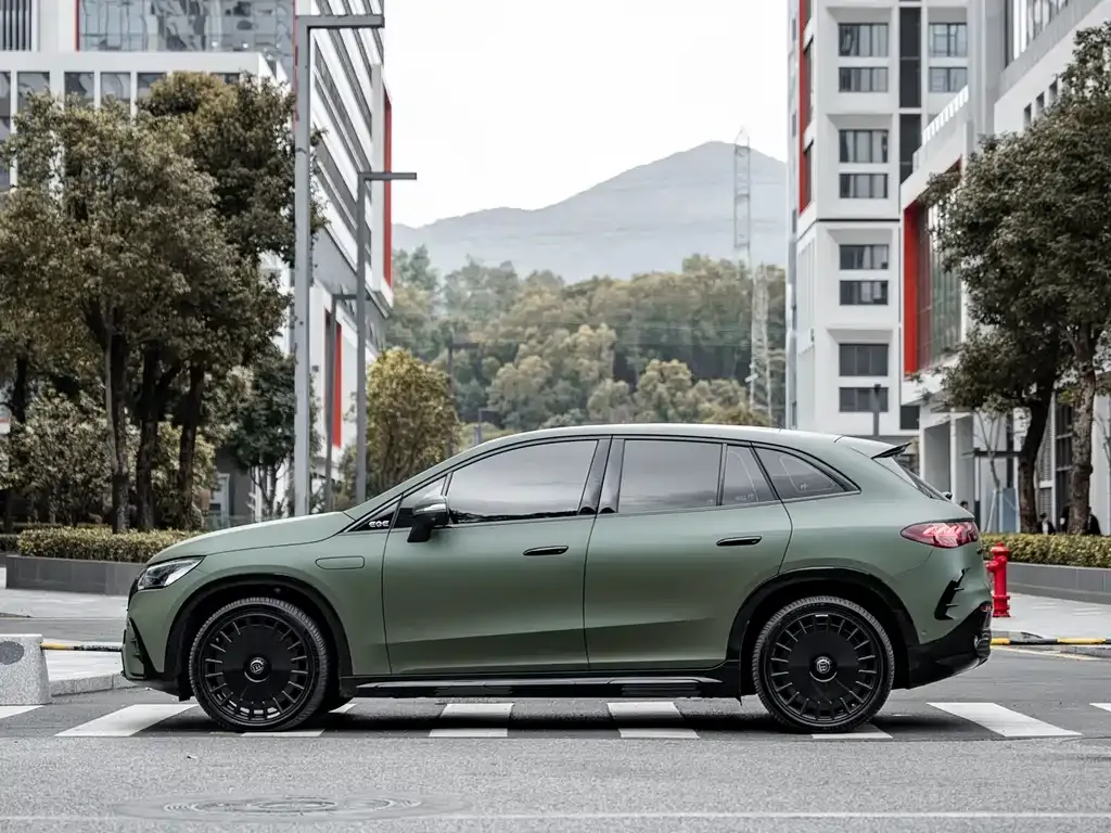Mercedes-Benz EQE SUV — фото 4