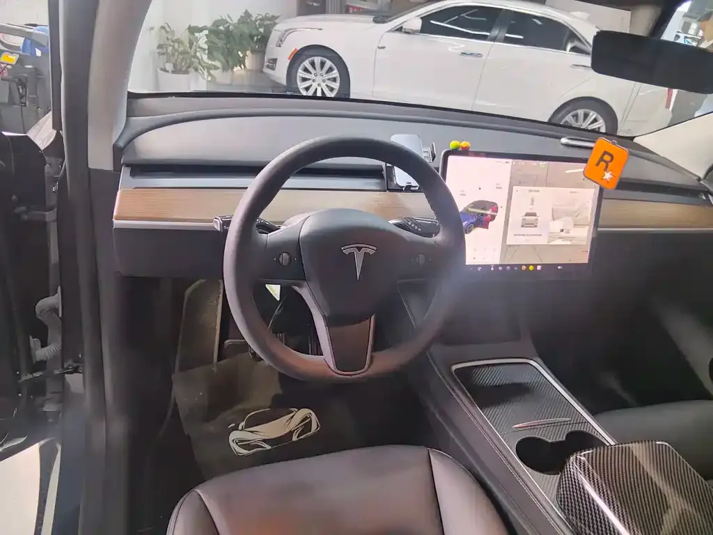 Tesla Model Y — фото 7